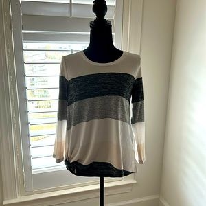 Lightweight sweater, never worn, excellent condition.